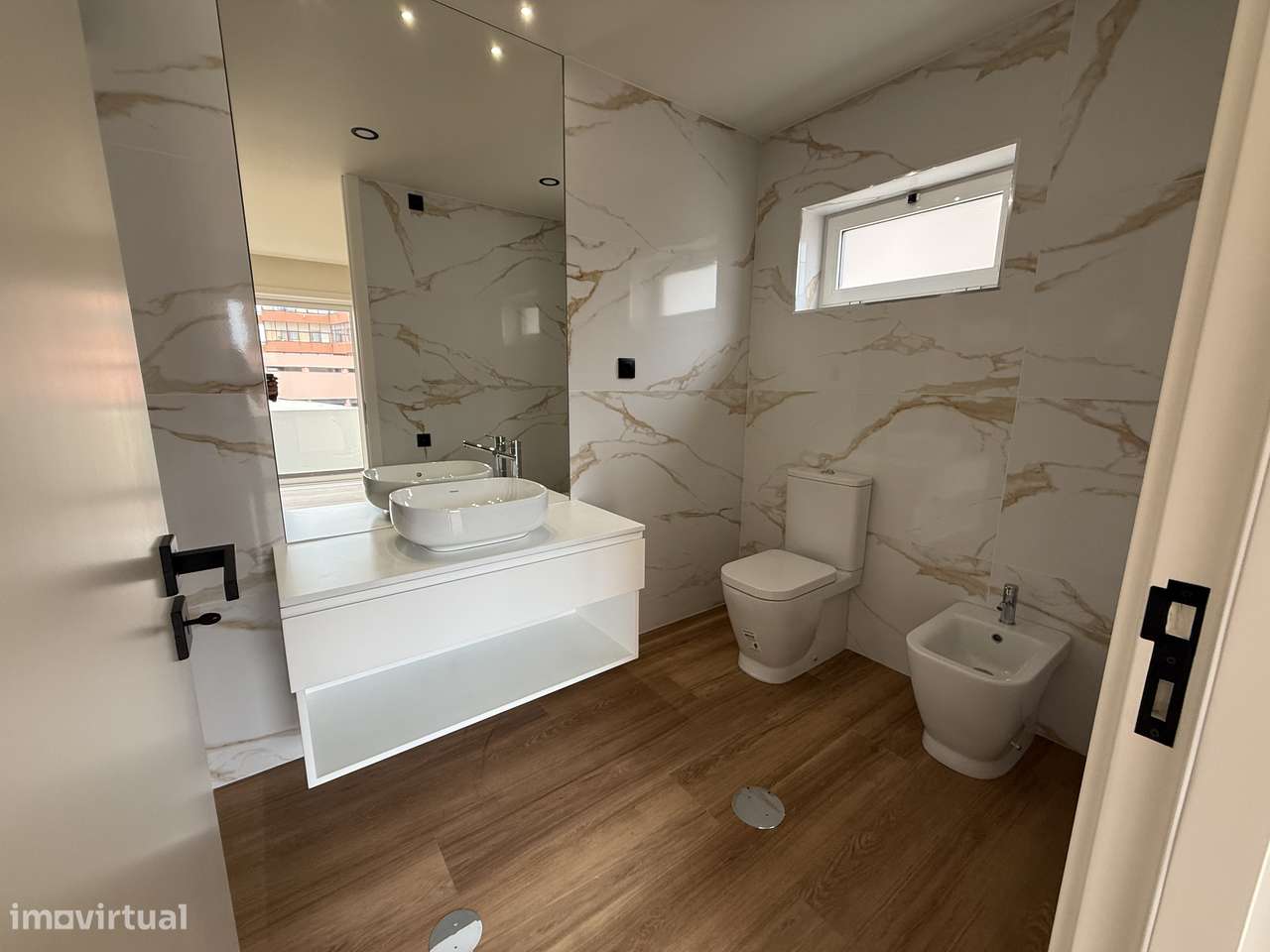 Apartamento T 3  com boas áreas remodelado junto à praia-7