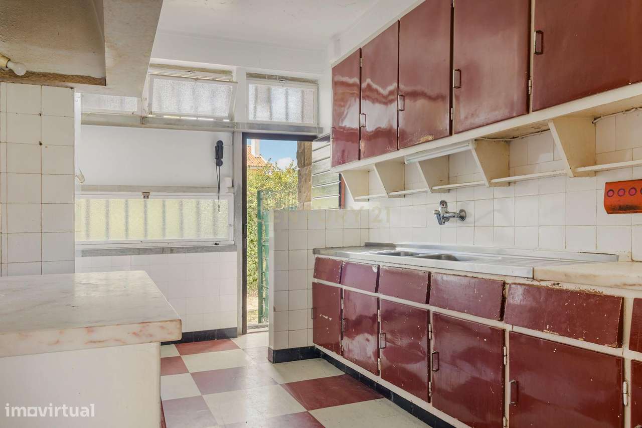 Moradia T5+ em lote de 814m2, para renovar, na Rua Cipriano Martins, A - Grande imagem: 5/44