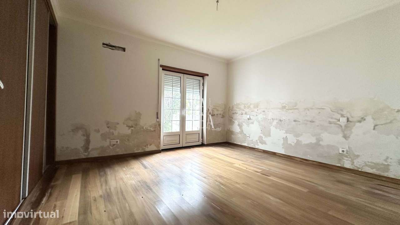 Quinta com 3 Habitações 2 Armazéns e 1 ha de Vinha em Barbeita Monção.-15