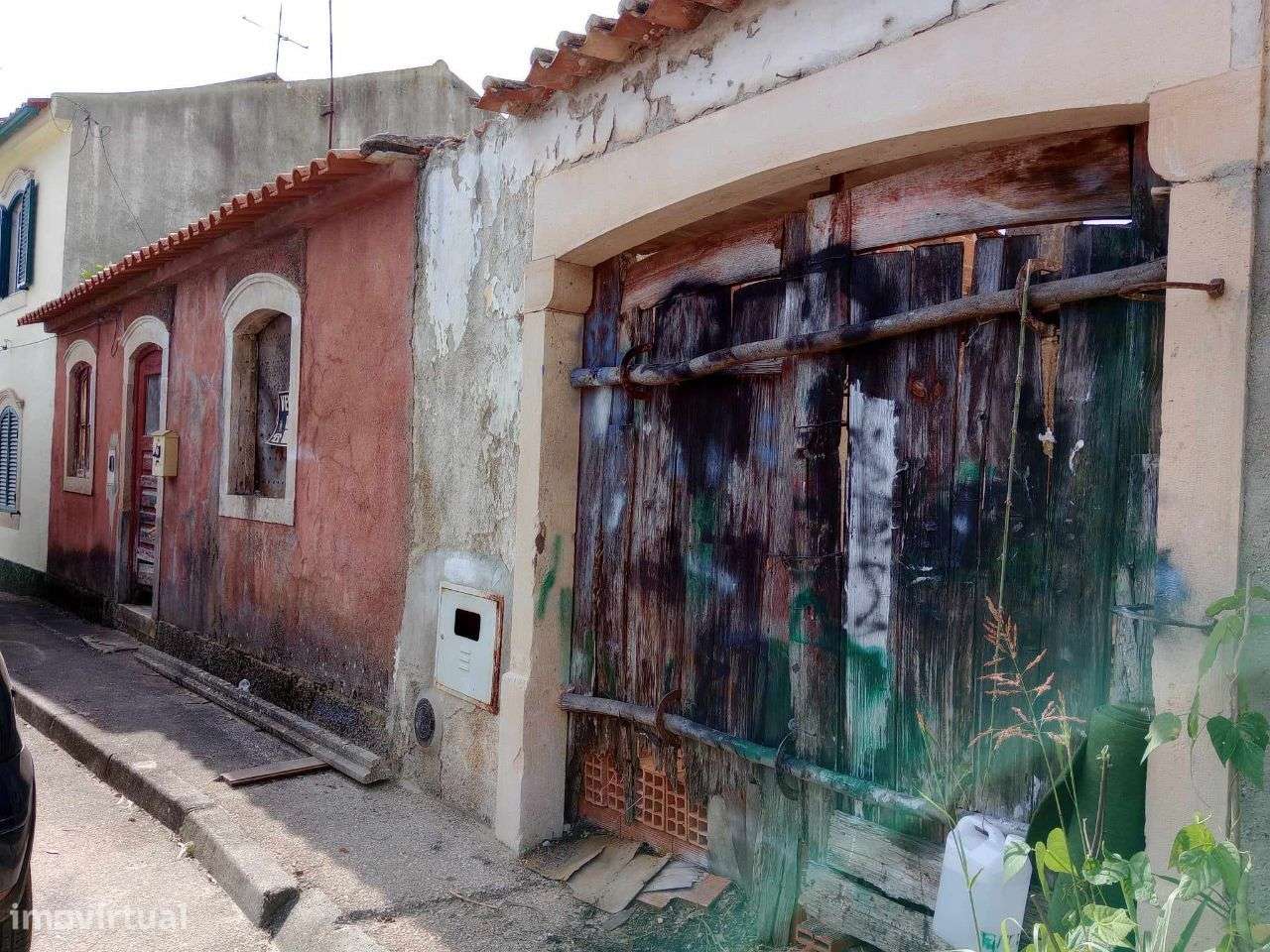 Vende-se moradia para renovar na Lamarosa, Coimbra.-5