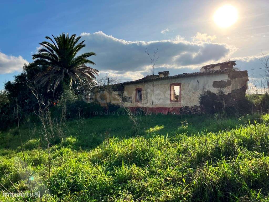 Terreno na Ribeira do Arade com ruina e furo de água com 14000m2 - Grande imagem: 1/19