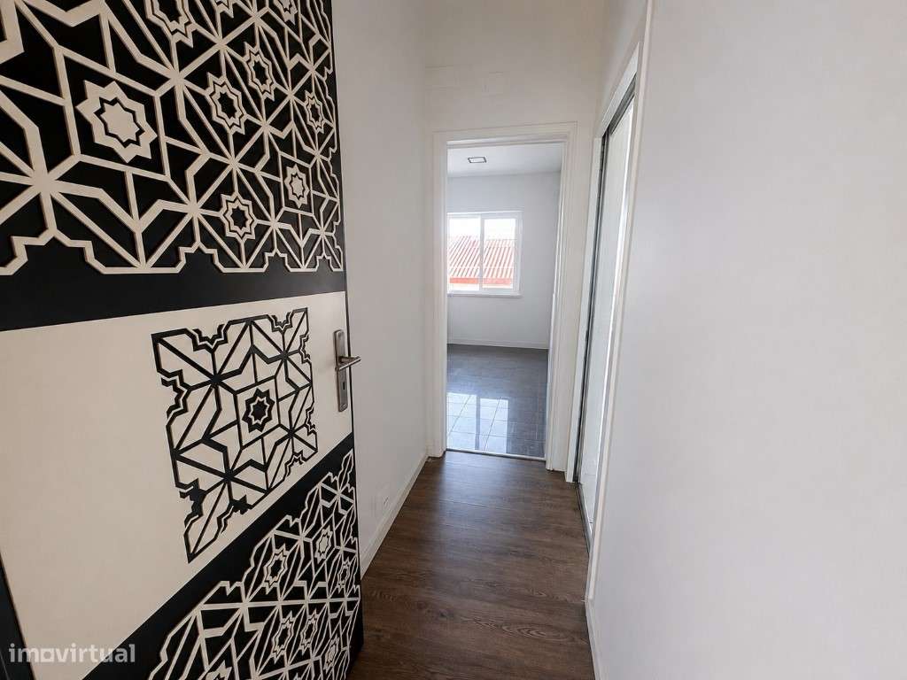 T2 Duplex com Suite e Varandas | Algés-20
