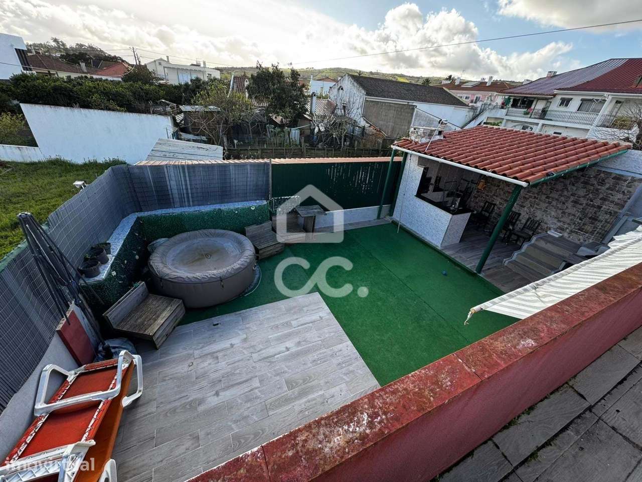 Moradia T2 no Carregado com Espaço Exterior ideal para Lazer - Grande imagem: 2/24