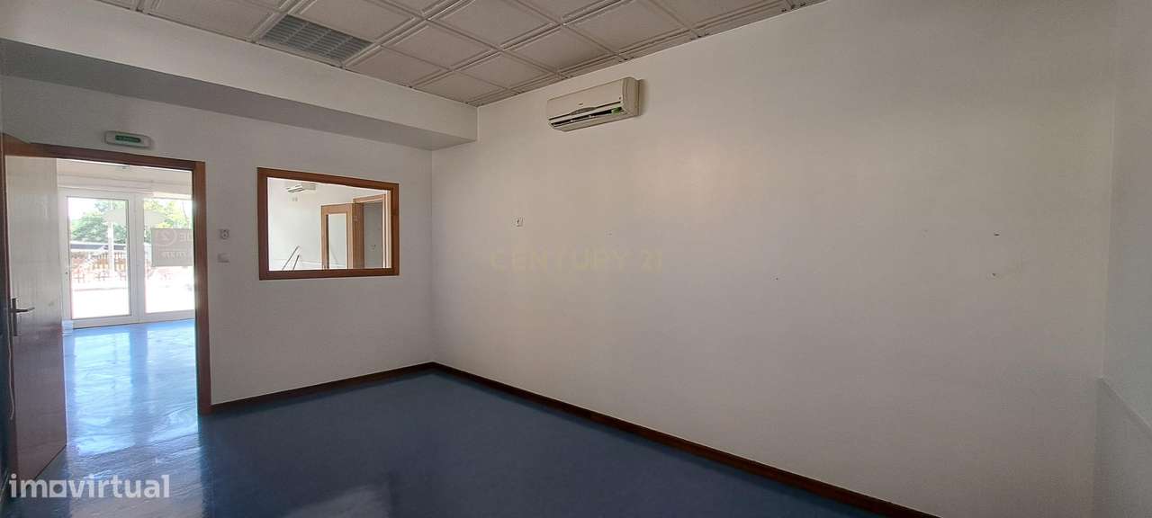 2 lojas situadas no centro da cidade de Viseu com cerca de 400m2, próx - Grande imagem: 5/14