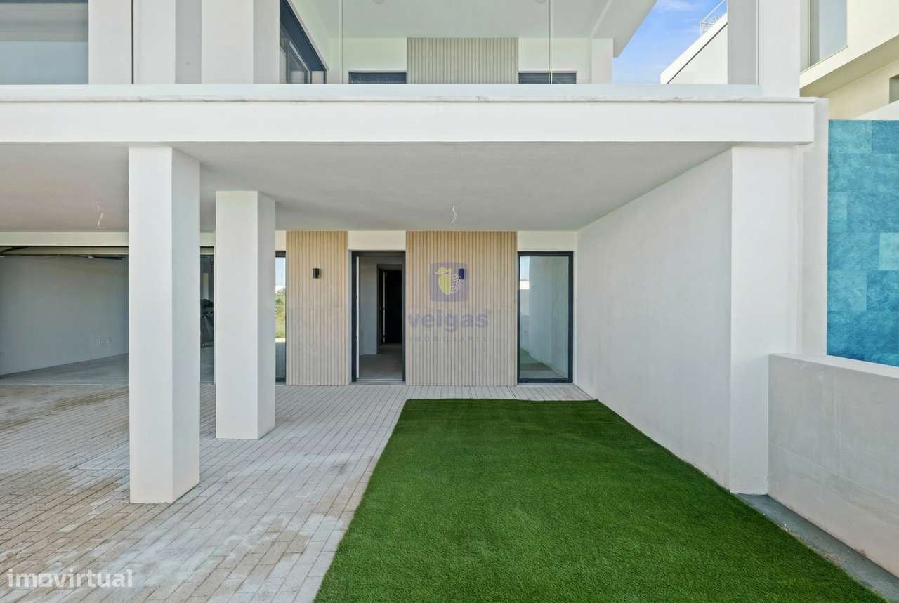 Moradia T5 Contemporânea com Piscina Aquecida – Santa Iria da Azóia-47