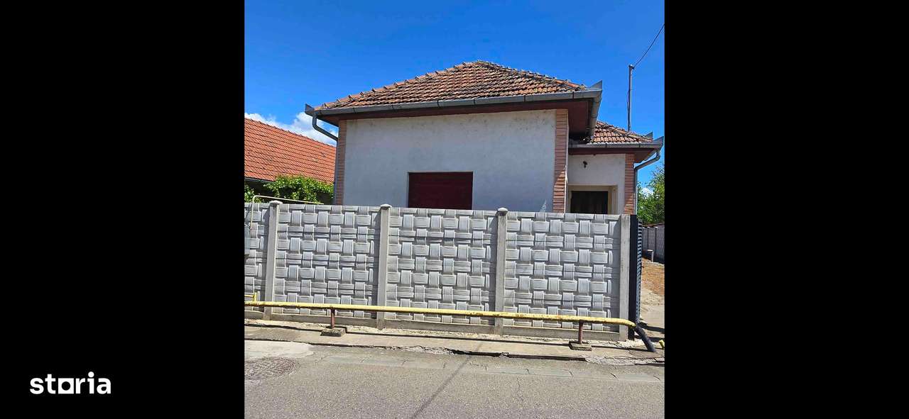 Casă în Cristur cu trei camere. - Imagine principală: 2/11