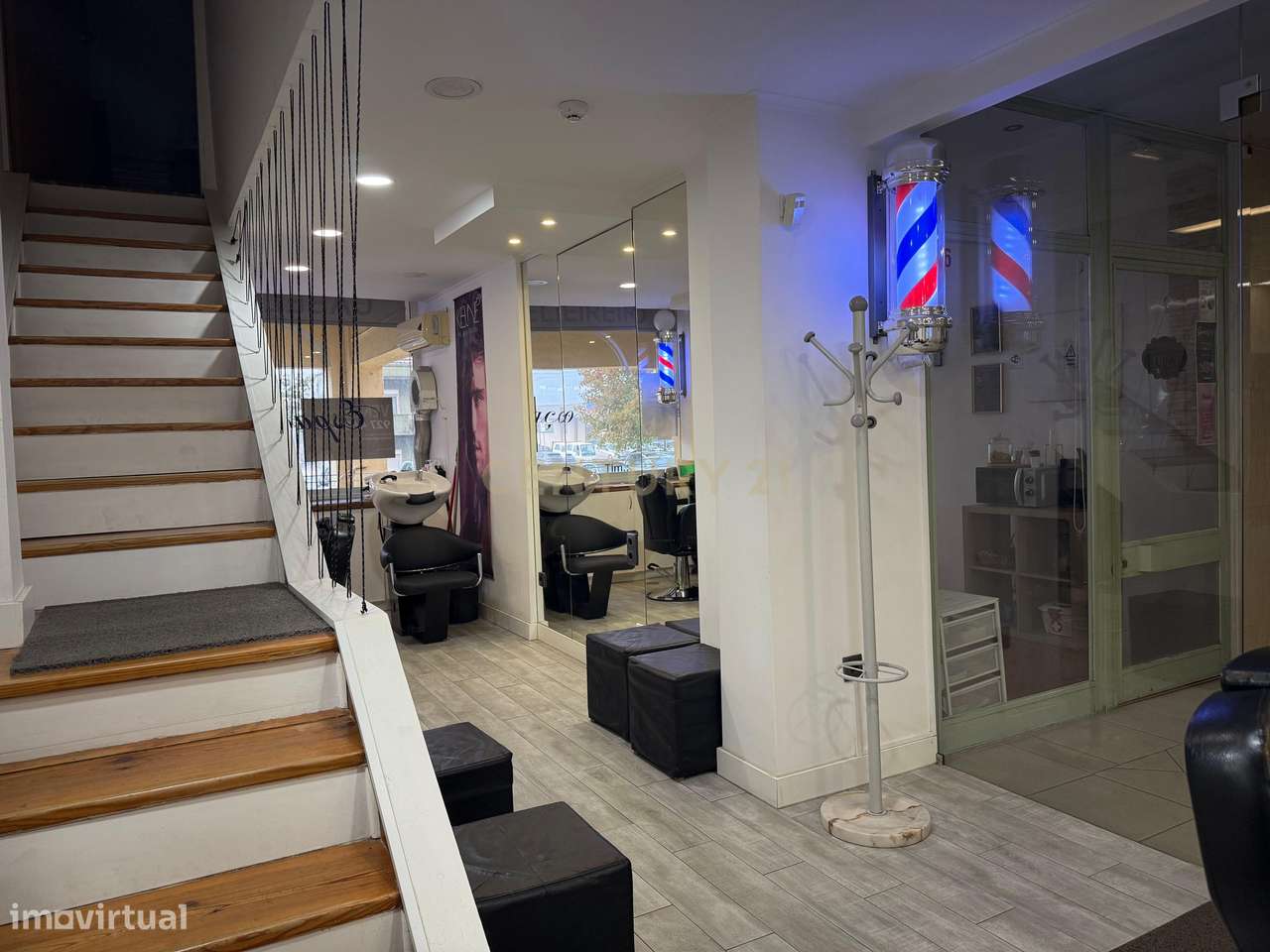 Loja totalmente equipada  – Santo António dos Cavaleiros-27