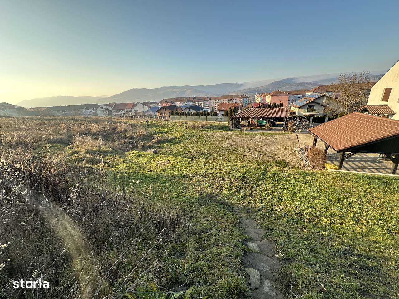 Teren intravilan cu acces la 2 strazi-3