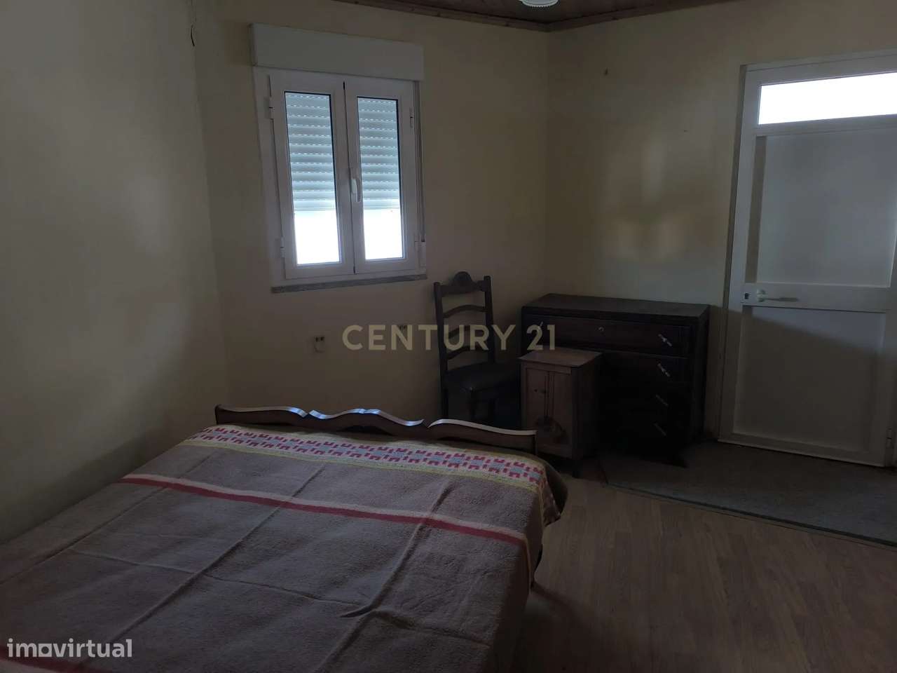 Casa de dois pisos com terreno-10