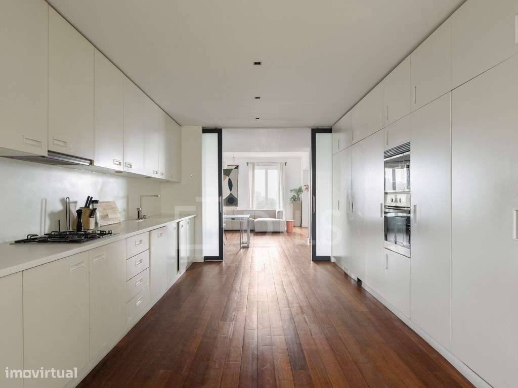 Apartamento T7 com varandas virado para o Parque Eduardo VII - Grande imagem: 4/41