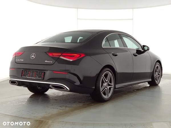 Mercedes-Benz CLA 250 4-Matic AMG Line 7G-DCT - 3