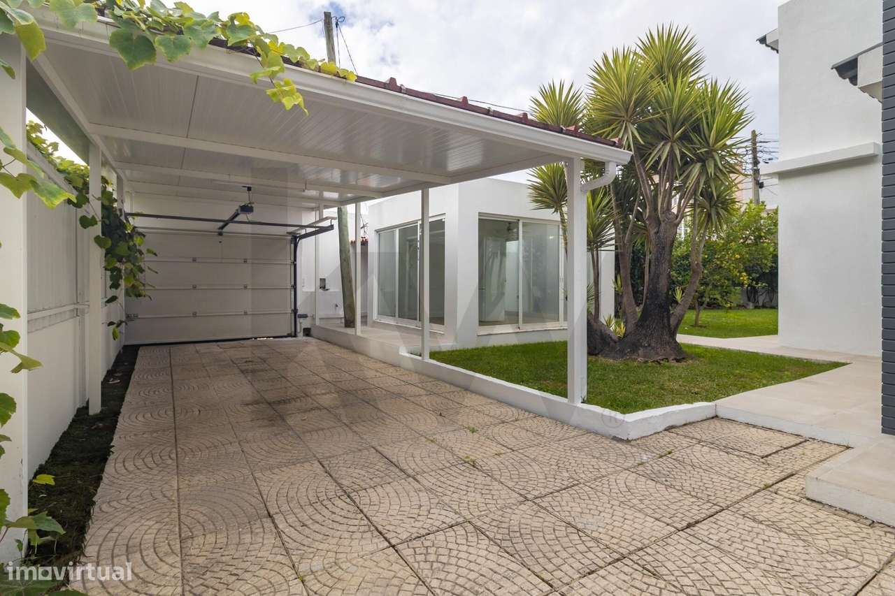 Moradia Exclusiva no Centro da Charneca de Caparica - Grande imagem: 4/32