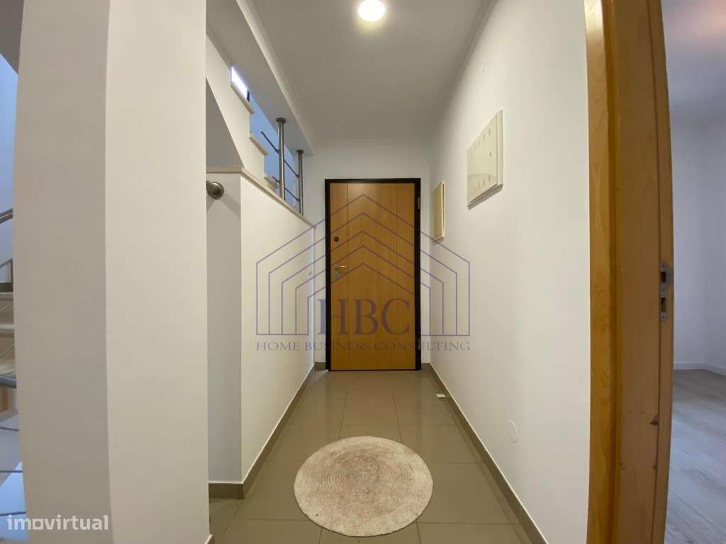 Moradia T5 Moderna e Remodelada no Feijó - Espaço, Conforto e Exclu...-16