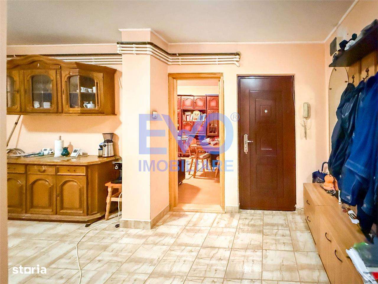 Apartament 3 camere, decomandat, etaj 1, de vanzare in zona Nicolina 2 - Imagine principală: 3/14