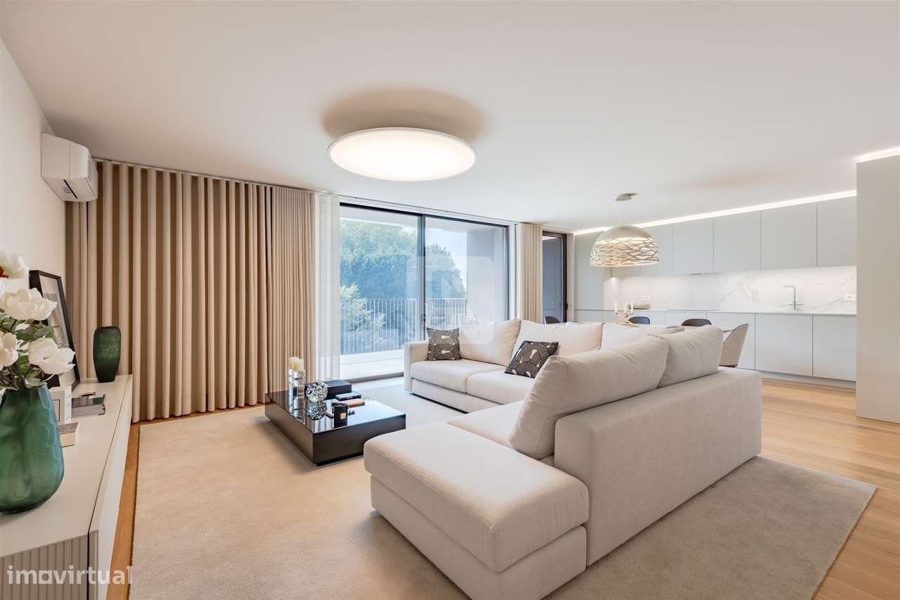 Apartamento T4 com Varanda nos Jardins da Arrábida - Grande imagem: 4/40