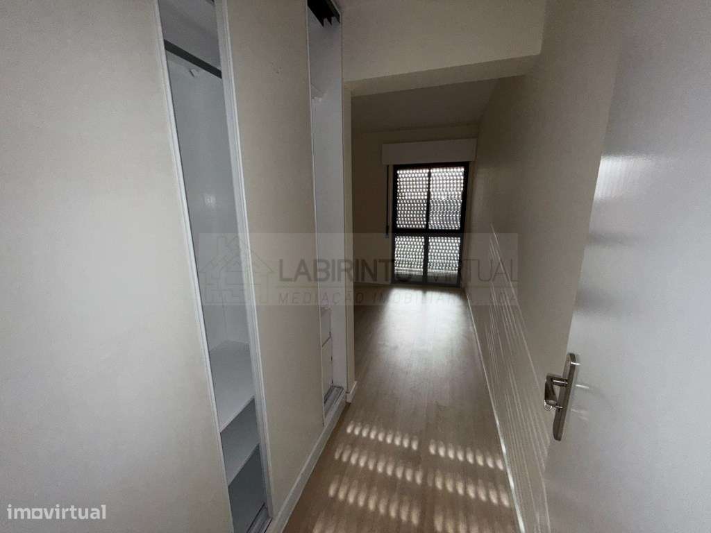 Vende-se ótimo T2 totalmente remodelado em Algueirão-Mem Martins - ...-8