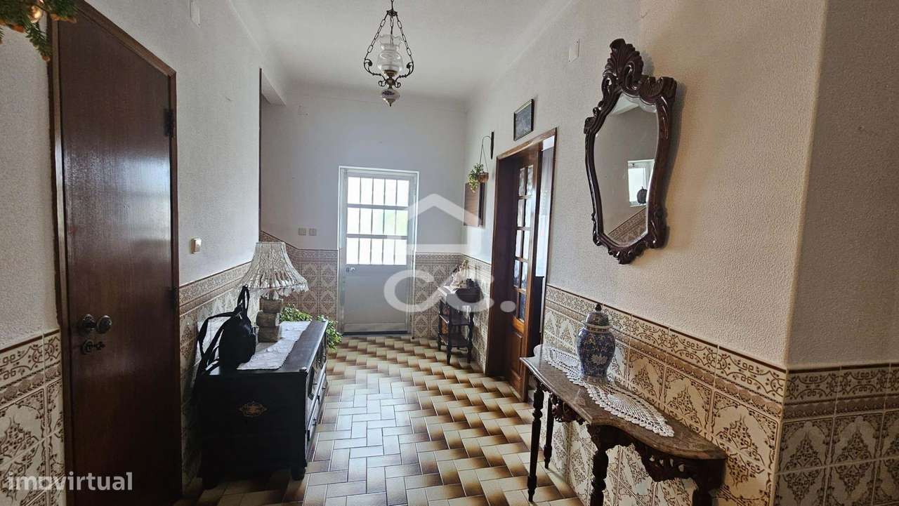 Moradia V4 com 174 M2, aproveitamento de sótão, garagem para 2 viatura-28