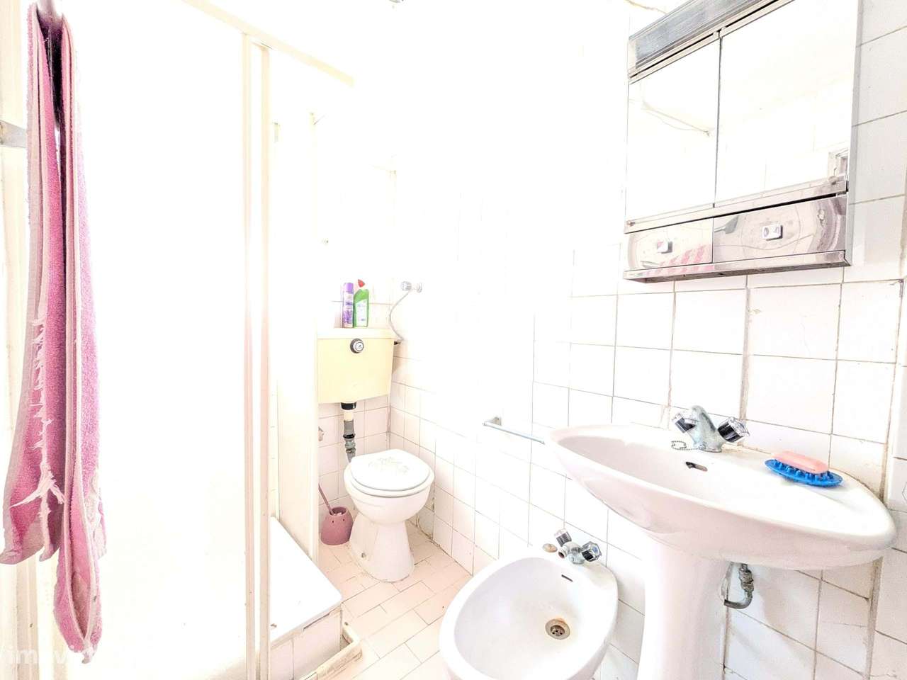 Oportunidade Única: Moradia para Restauro com Grande Potencial-32