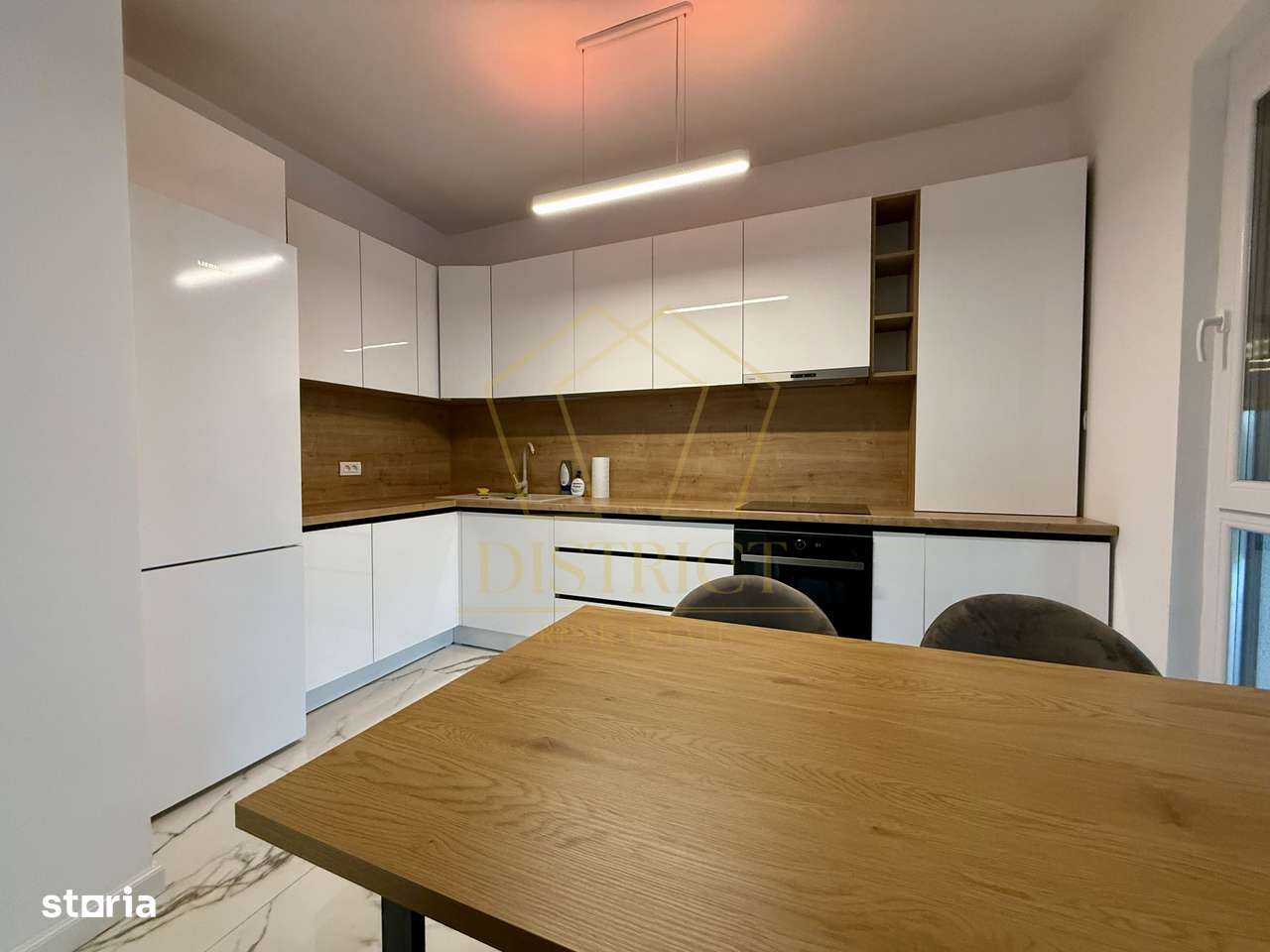 Duplex despartit prin garaj cu 5 camere  |  Dumbravita - Imagine principală: 5/16