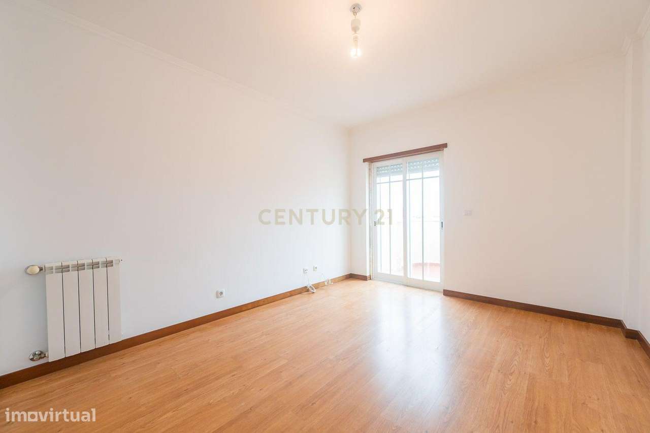 Excelente apartamento T2 com parqueamento em Rio de Mouro-29