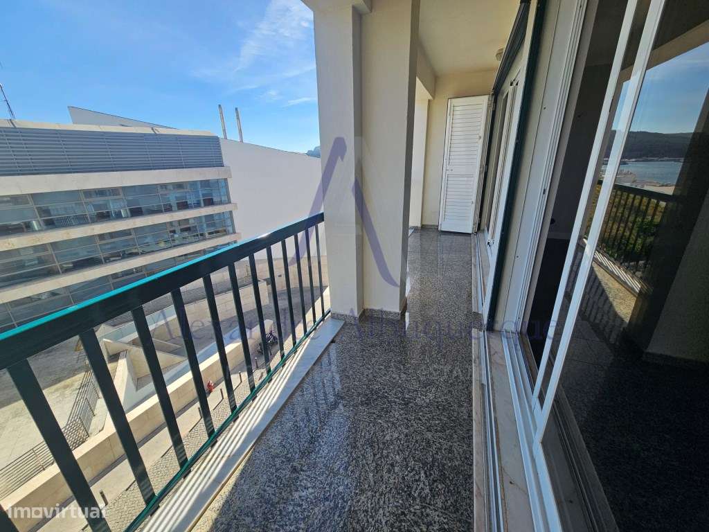 Luxuoso Duplex T 3 na Vila de Sesimbra, em segunda linha da Praia-6