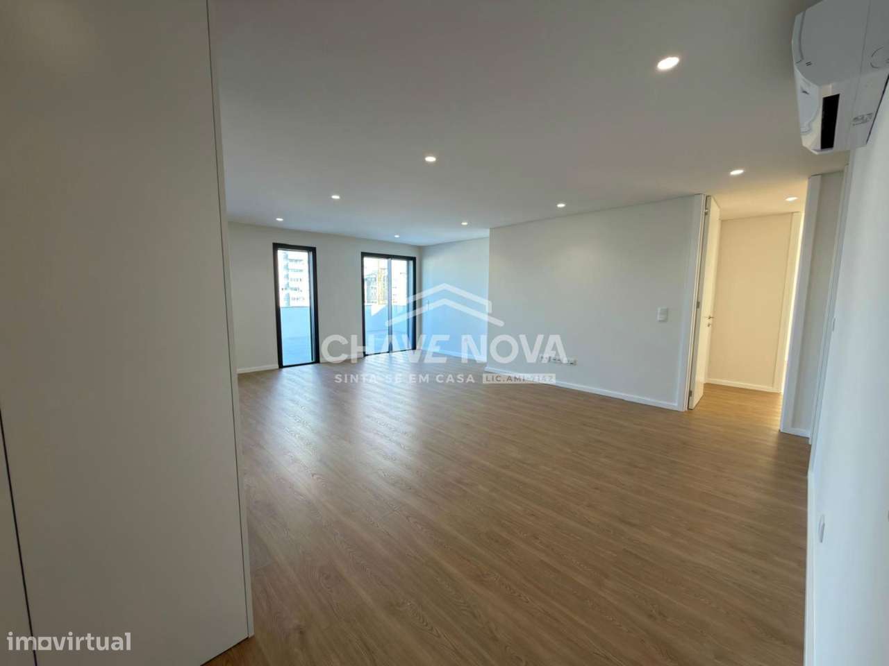 T3 Novo Último Piso c/ Garagem Box em Santa Marinha (Coimbrões) - Grande imagem: 5/24