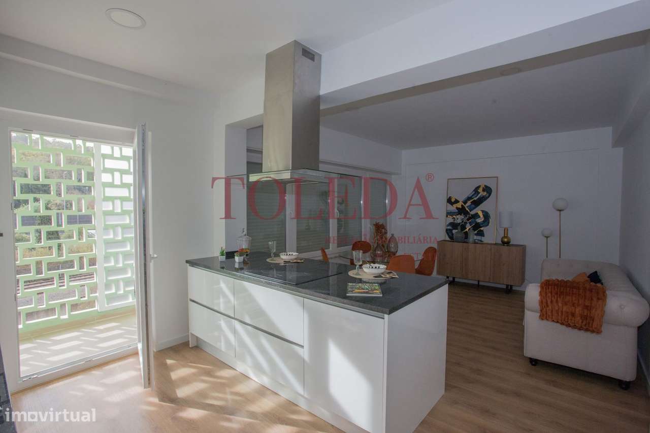 T3 com Varanda Remodelado em Benfica - Grande imagem: 3/19