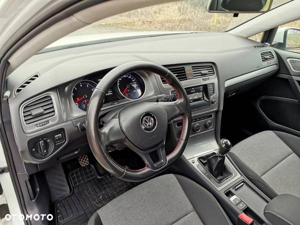 Volkswagen Golf - 25