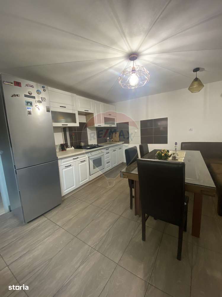 Casă în cartierul După Zid, curte comuna - Imagine principală: 4/11