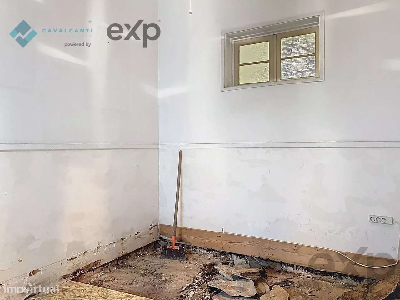 T3 com charme e logradouro Para Remodelar – Lisboa-21