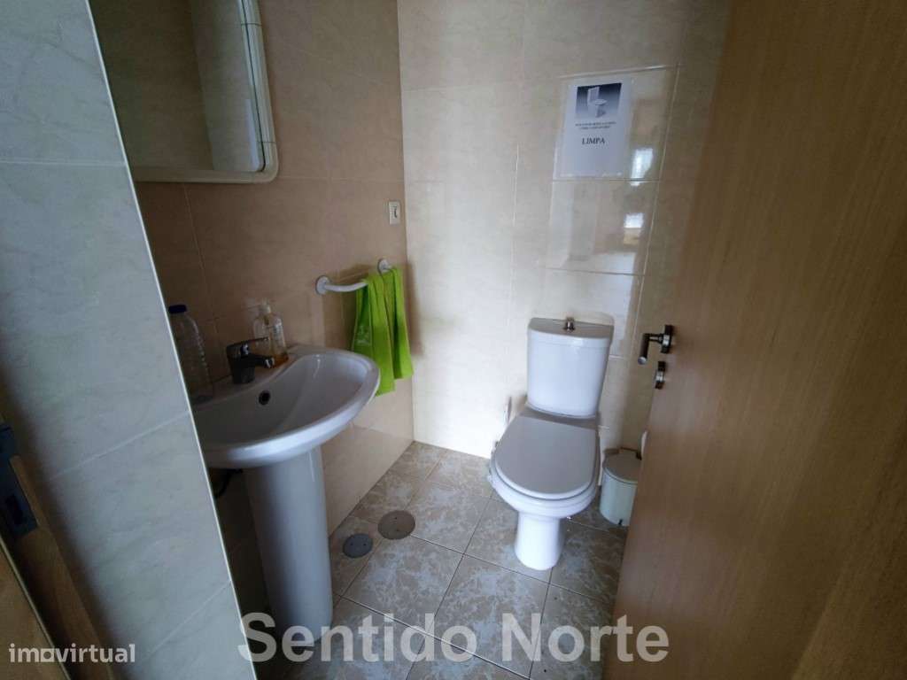 Loja junto ao Hospital de São João para restauração e outros - Grande imagem: 5/8