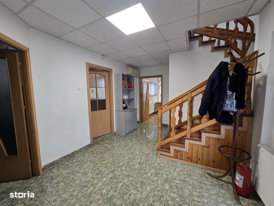 Casa la curte individuala Sector 4 (M Eroii Revolutiei) - Imagine principală: 4/9