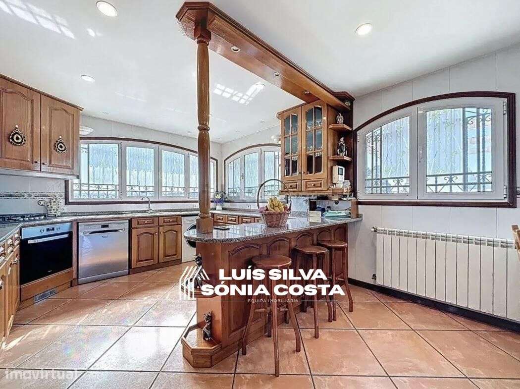 Moradia T6 Individual com Loja Comercial e Área Industrial -...-11