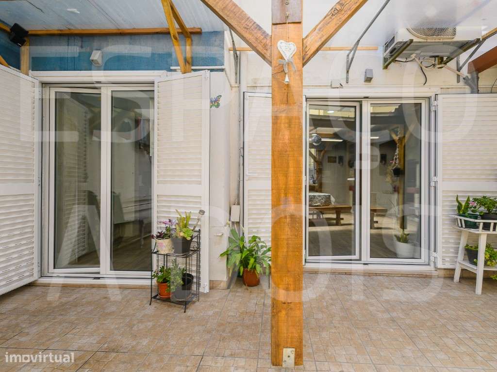Amadora Centro | T3 Remodelado com 2 Suites e um Fantástico Logrado...-28
