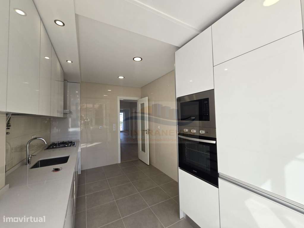 Fantástico T2 junto a Benfica em Prédio com 2 elevadores e 2 grande... - Grande imagem: 5/48