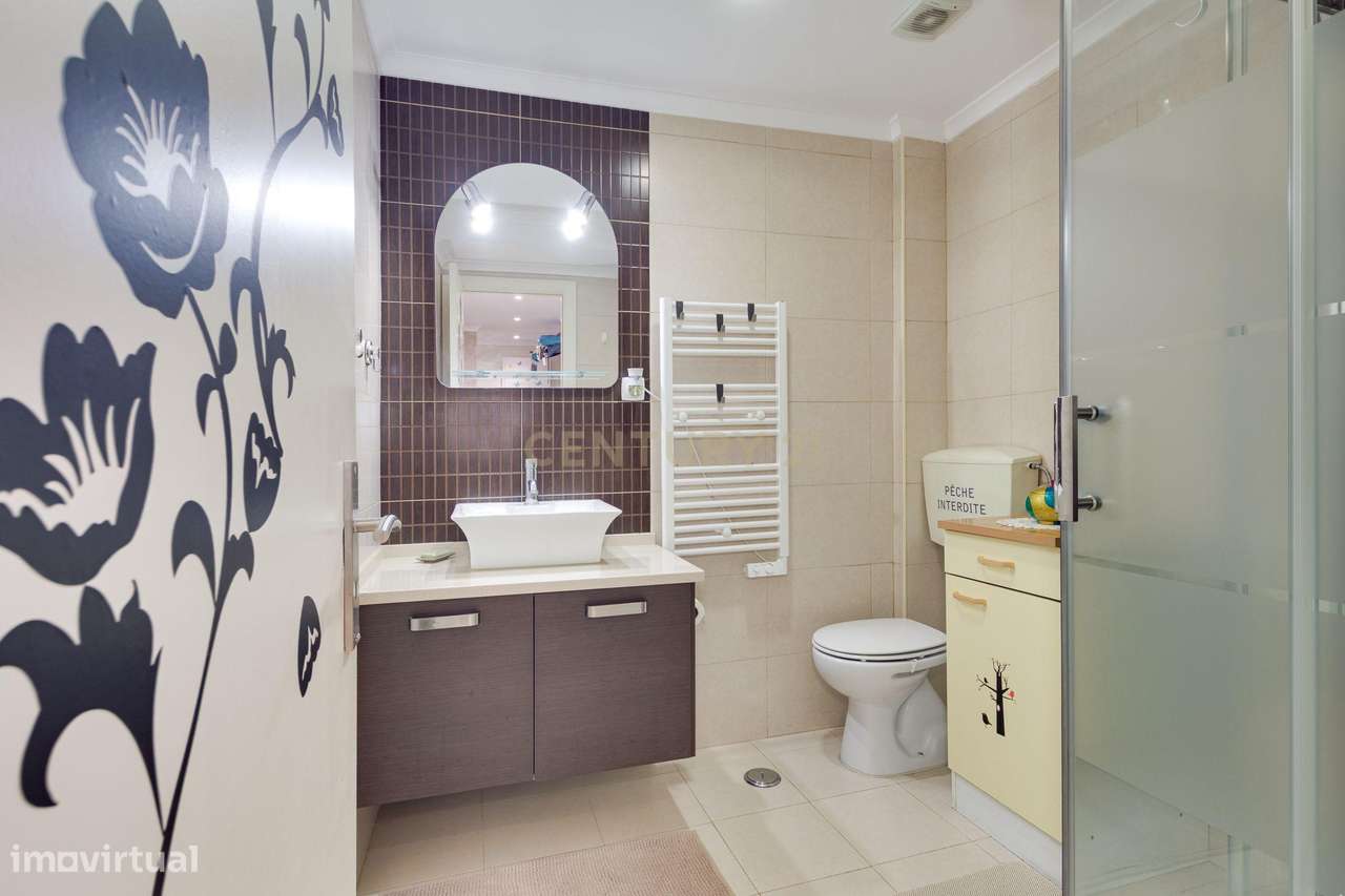 Viva no Centro da Amadora – T2 Espaçoso e Luminoso-12