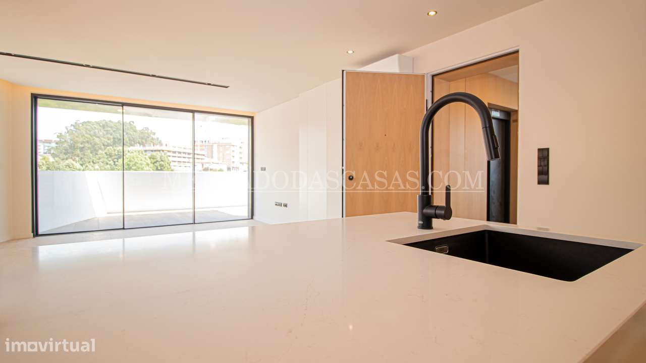 Apartamento T3, último andar, grandes áreas-4
