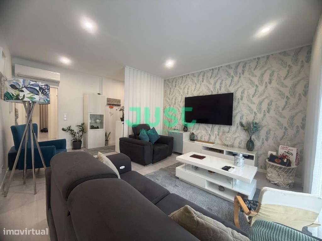 Moradia isolada, T3, seminova com garagem e piscina na Quinta do Conde-25