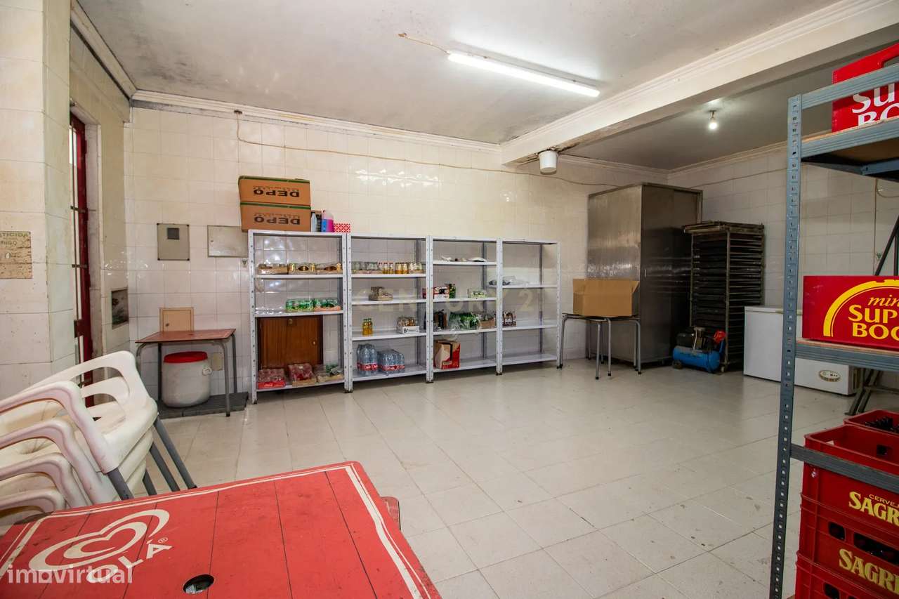 ** Excelente Loja, situada em zona nobre na Urbanização da Ribeirada - - Grande imagem: 5/6