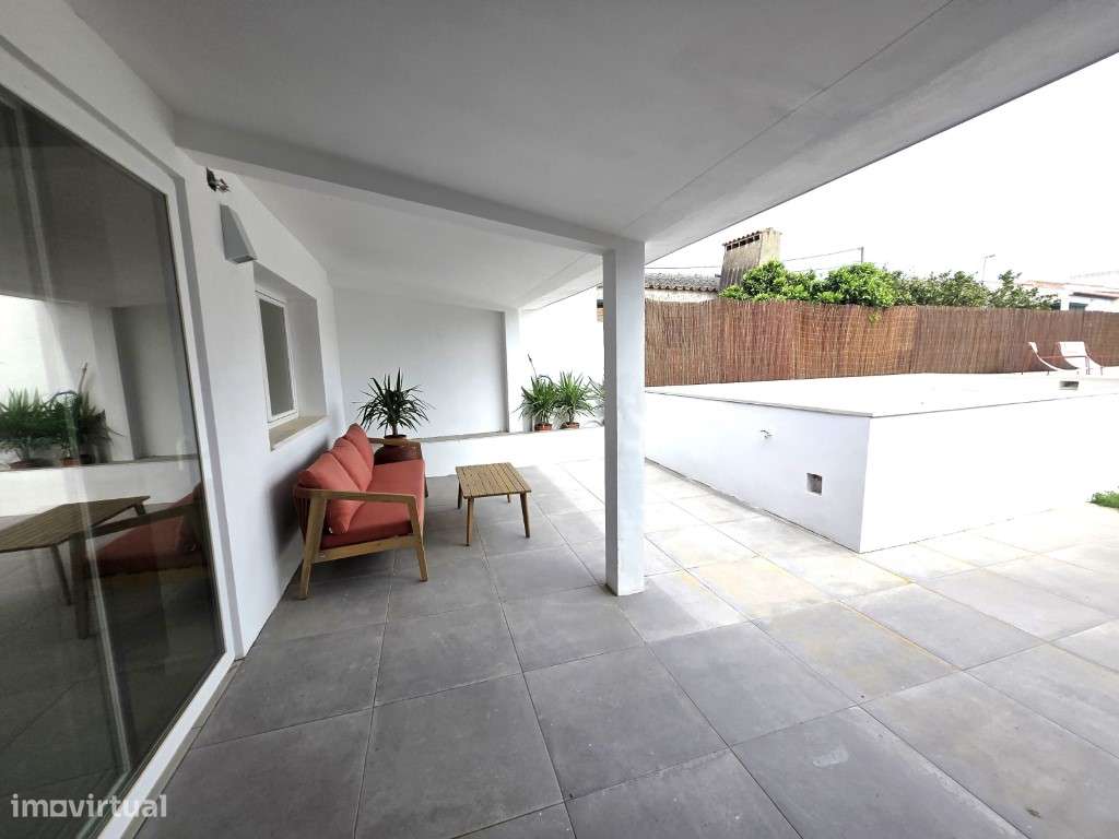 Moradia T2 com piscina pronta a habitar!-13