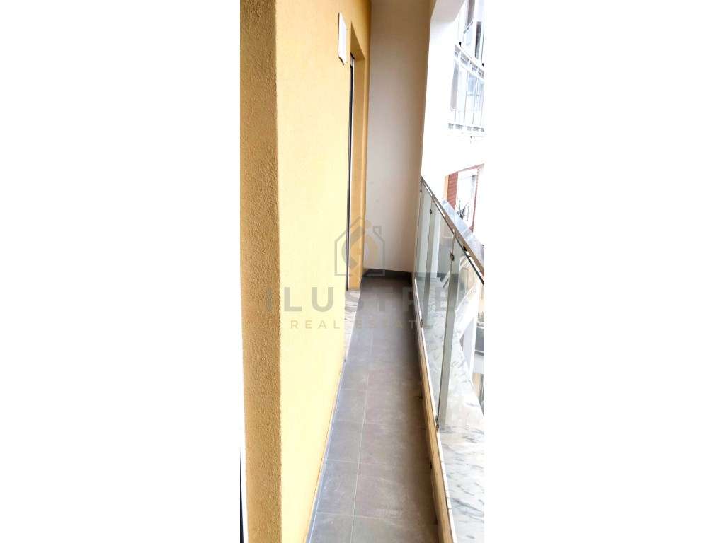 Apartamento T2 com varandas panorâmicas e parqueamento em Santa Mar...-14