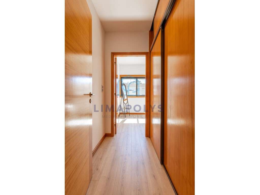 Elegante apartamento T1 renovado com lugar de garagem-10