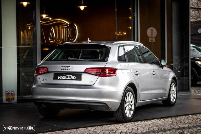 Audi A3 Sportback 1.6 TDI Advance Ultra - 4