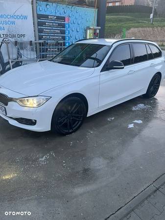 BMW Seria 3 318d xDrive Touring - 3