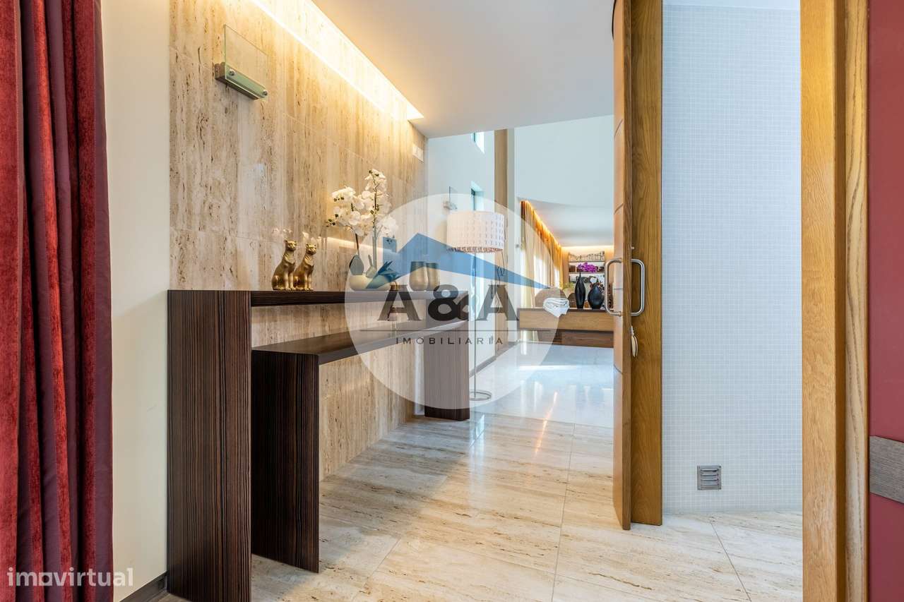Exclusiva Propriedade de Luxo com Áreas Generosas e Próxima das Praias-55