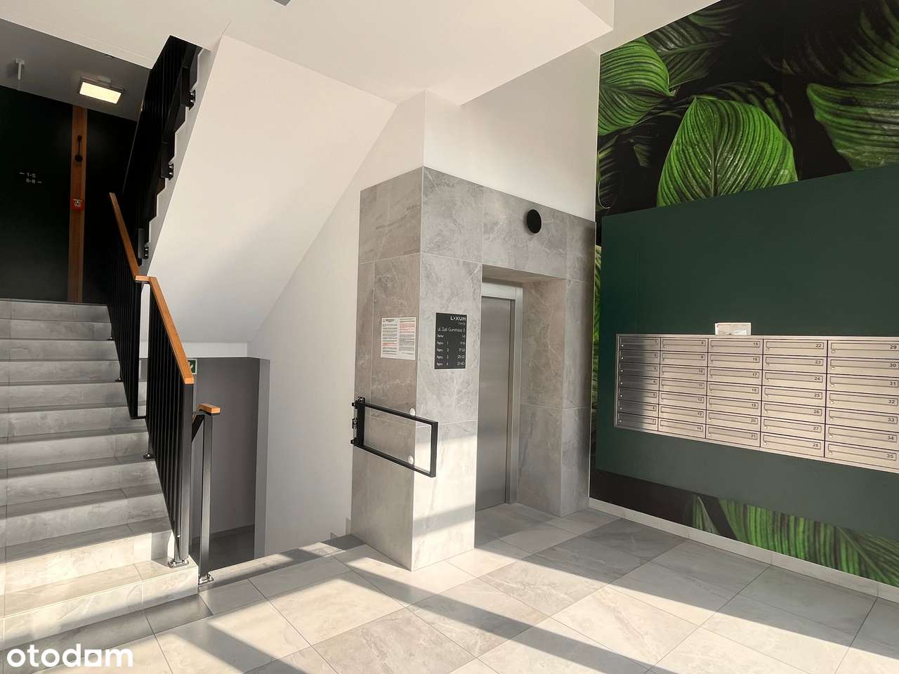 Balkon / 4 Pokoje / Garaż / Piwnica-18