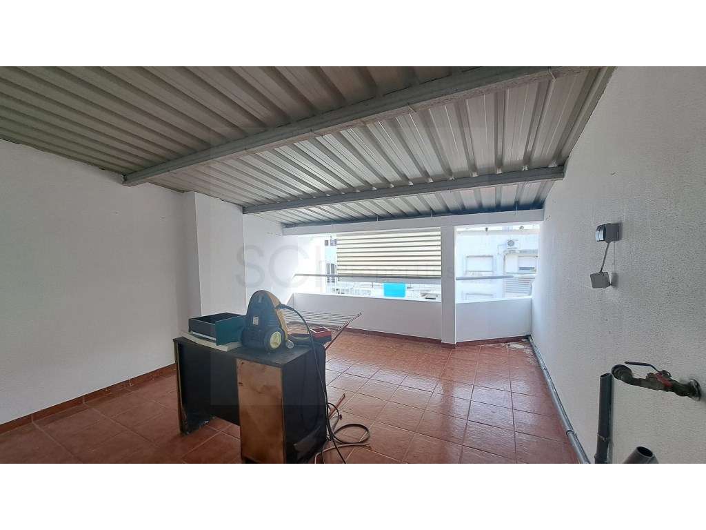 Moradia T3 +1 independente com garagem e piscina em Sesimbra-32