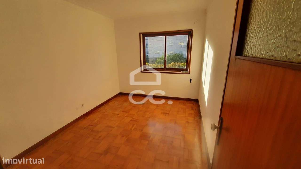 Excelente Oportunidade: T2 Renovado em Gondomar com Garagem - Grande imagem: 3/19