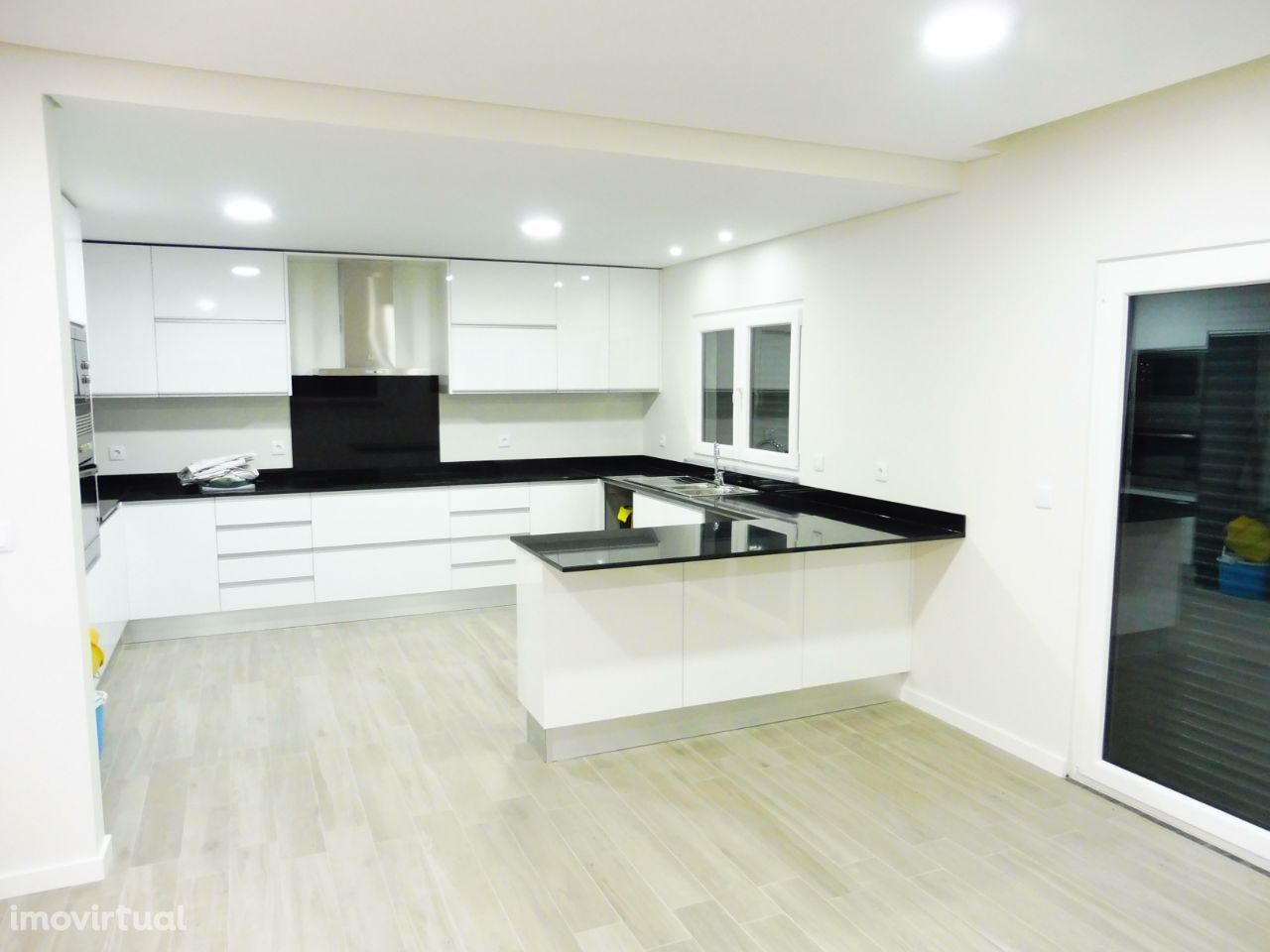 Moradia Geminada T3 com Cave 100m2. Vila Nogueira de Azeitão