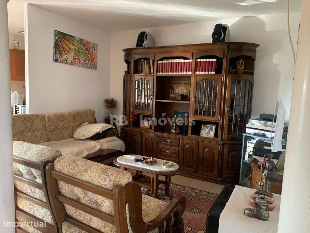 Moradia T1 de 2 pisos com logradouro, nos Riachos - Grande imagem: 3/24